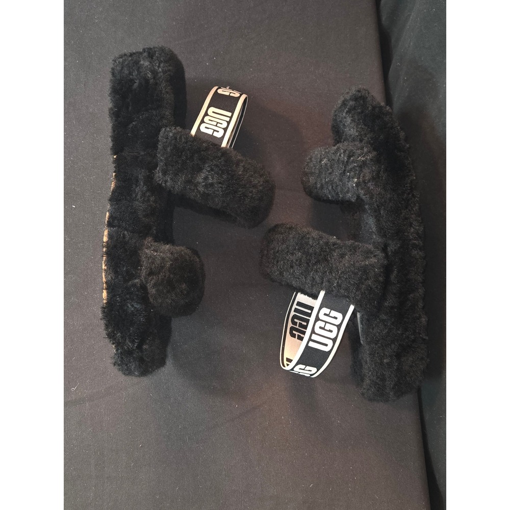 UGG Fluff Yeah Slide Sandals Black Sheepskin Fur‎ Logo Strap Women's Size 8
